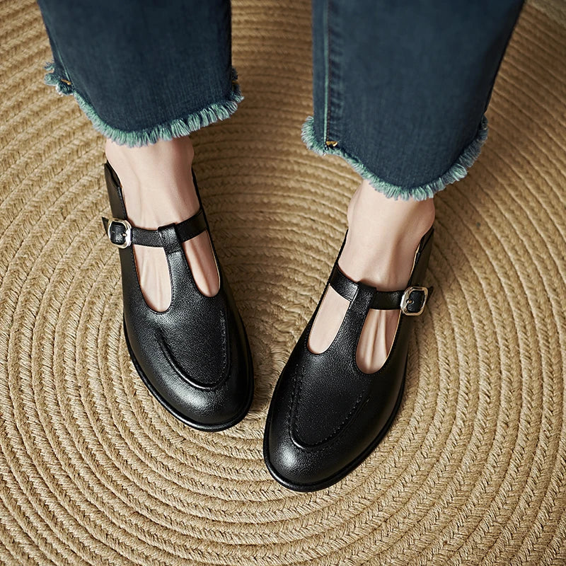Mia | Vintage T-Strap Pumps